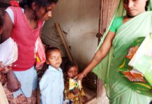 प्र.अ.ले किरा भएको खाजा खुवाउदै आएको विद्यार्थीहरुको आरोप