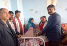 गौर नगरपालिकाले गरे न्यानो झोला र कम्बल हस्तानांतरण