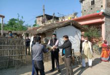 मेयर गुप्ताले विपन्न परिवारको घर घरमा पुरयाए राहत