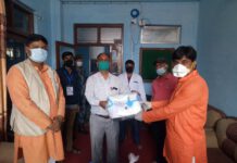 राज्य मंत्री यादव द्वारा जिल्ला अस्पताल लाइ स्वास्थ्य सामग्री