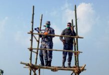 सिमानामा सशस्त्र प्रहरीको दूरवीनबाट निगरानी