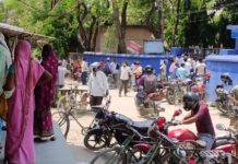 रौतहटमा सामाजिक दुरीको धज्जिया उड़ाईदै