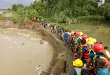 बागमती नदीले स्पर बगायो , बांध उच्च जोखिममा , जोगाउन सुरक्षाकर्मी परिचालन