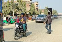 शहरी विकास मन्त्रि प्रभु साहलाइ देखाइयो कालो झन्डा