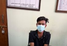 श्राेत न खुलेकाे १० लाख नेपाली रुपैया सहित भारतीय नागरिक पक्राउ